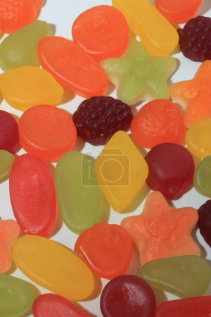 Bonbons in verschiedenen Formen, Farben und Größen