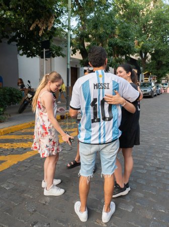 Téléchargez les photos : Buenos Aires, Argentine - 13.12.2022 : participants à la célébration de la victoire de l "équipe nationale argentine de football sur l" équipe de Croatie - en image libre de droit