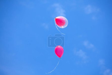 Téléchargez les photos : Ballons dans le ciel bleu - en image libre de droit