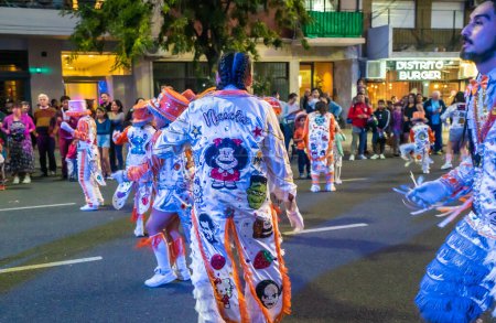 Foto de Buenos Aires, Argentina - 19 de febrero de 2023: Participantes en el carnaval de Buenos Aires Argentina - Imagen libre de derechos