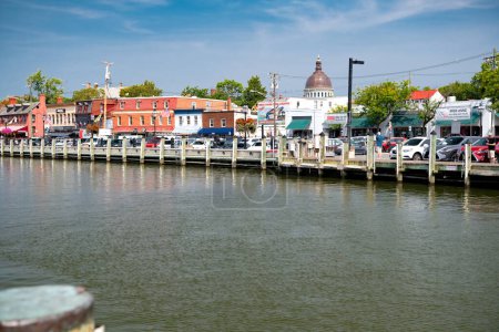 Foto de Puerto y calle turística del casco antiguo de Annapolis, Maryland. - Imagen libre de derechos