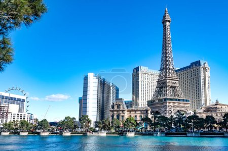 Téléchargez les photos : Tour Eiffel sur Main Street Las Vegas. - en image libre de droit