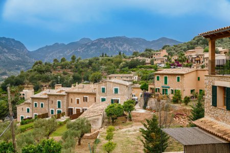 Vieilles constructions en pierre dans le village de Fornalutx à Majorque, Espagne