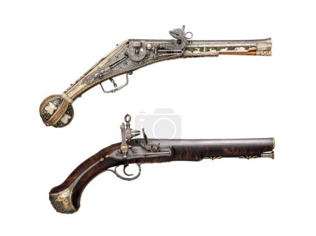 Foto de Pistolas antiguas y antiguas del siglo XVII. fondo aislado - Imagen libre de derechos