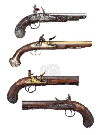 Foto de Pistolas antiguas y antiguas del siglo XVII. fondo aislado - Imagen libre de derechos