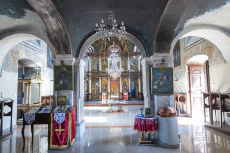 Téléchargez les photos : Église orthodoxe serbe Intérieur, patrimoine de foi et d'art. - en image libre de droit
