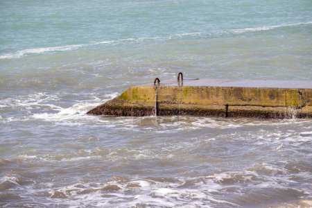 Foto de Paisaje a orillas del mar, muelle de mar en tiempo claro. - Imagen libre de derechos