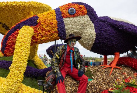 Photo for Noordwijk, Netherlands - April 22, 2023: Spectacular flower covered floats in the Bloemencorso Bollenstreek the annual spring flower parade from Noordwijk to Haarlem in the Netherlands. - Royalty Free Image