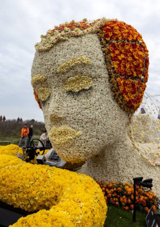 Photo for Noordwijk, Netherlands - April 22, 2023: Spectacular flower covered floats in the Bloemencorso Bollenstreek the annual spring flower parade from Noordwijk to Haarlem in the Netherlands. - Royalty Free Image