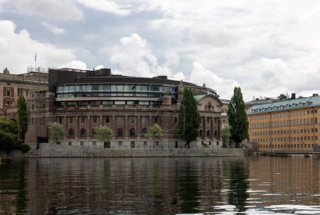 Téléchargez les photos : Stockholm, Suède - 25 juillet 2023 : Parlement de Suède - bâtiment gouvernemental à l'île Helgeandsholmen à Stockholm - en image libre de droit