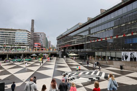 Foto de Estocolmo, Suecia - 25 de julio de 2023: Kulturhuset en Estocolmo, la Casa de la Cultura en la plaza pública Sergels Torg - Imagen libre de derechos