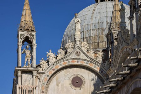 Die Nordfassade des Markusdoms in Venedig. Italien