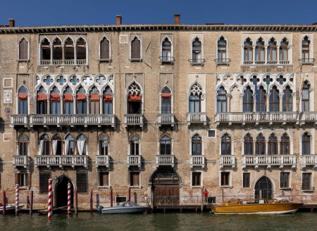 Téléchargez les photos : Venise, Italie - 6 septembre 2022 : Palais Giustinien du Grand Canal dans le quartier Dorsoduro de Venise, Italie. - en image libre de droit