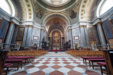 Téléchargez les photos : Bel intérieur de la basilique Esztergom - en image libre de droit