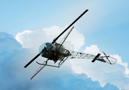 Foto de Picture of a spreading plane in the sky - Imagen libre de derechos
