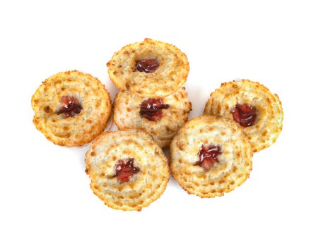 Téléchargez les photos : Biscuit with marmalade in front of white background - en image libre de droit