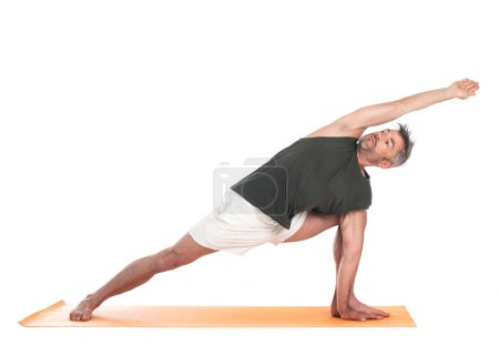 Foto de Hombre y hatha yoga asana delante de fondo blanco - Imagen libre de derechos