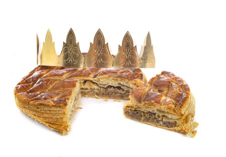 Téléchargez les photos : Gâteau roi devant fond blanc - en image libre de droit