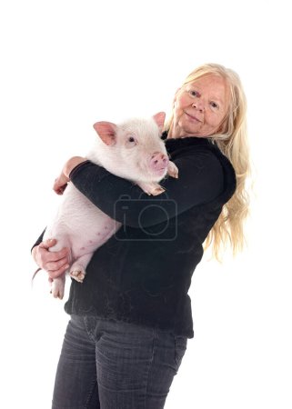 Foto de Rosa miniatura de cerdo y mujer delante de fondo blanco - Imagen libre de derechos