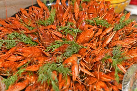 Téléchargez les photos : Crayfish est un apéritif à base d'écrevisses entières bouillies avec ou sans ingrédients supplémentaires. - en image libre de droit