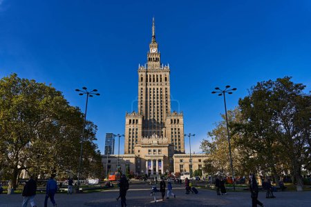 Foto de Varsovia, Polonia - 29 de octubre de 2023 - Palacio de la Cultura y la Ciencia en el centro de la ciudad - Imagen libre de derechos