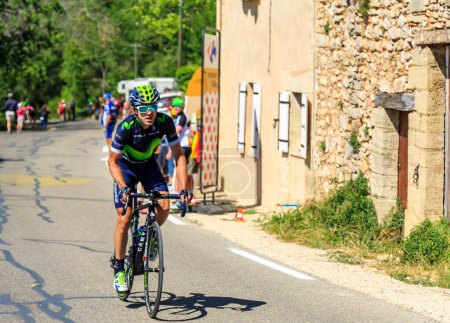 Téléchargez les photos : Mont Ventoux, France - 14 juillet 2016 : Le cycliste espagnol Ion Izagirre Insausti du Team Movistar, en route vers le Mont Ventoux, lors de l'étape 12 du Tour de France 2016. - en image libre de droit
