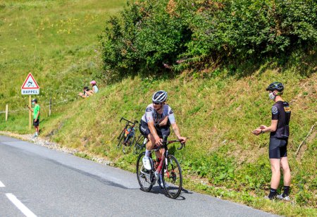 Foto de Col de la Madeleine, France - August 24, 2020: The German cyclist Jasha Sutterlin of  Team Sunweb climbing the road to Col de la Madeleine during the 3rd stage of Criterium du Dauphine 2020. - Imagen libre de derechos