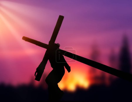 Téléchargez les photos : Jésus-Christ portant la croix le vendredi saint - en image libre de droit