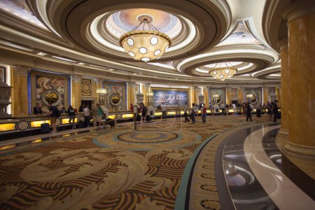 Téléchargez les photos : Las Vegas, Nevada, USA Mai 2014 : Photo de l'intérieur de l'hôtel Venezia. Le Venetian Las Vegas est un hôtel et casino de luxe situé sur le Strip de Las Vegas à Paradise, Nevada, États-Unis, sur le site de l'ancien Sands Hotel. - en image libre de droit