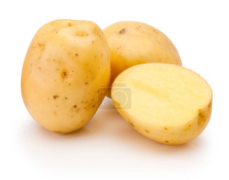 Téléchargez les photos : Pommes de terre crues fraîchement coupées en deux sur fond blanc - en image libre de droit