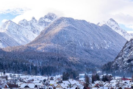 Téléchargez les photos : Winter landscape photo of mountains of Triglav National Park, Julian Alps in Slovenia - en image libre de droit