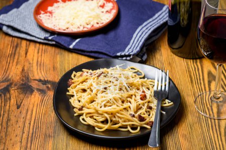 hausgemachte Spaghetti Carbonara - köstliche italienische Küche