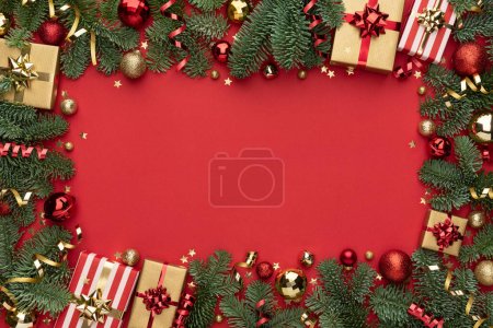 Téléchargez les photos : Arrière-plan de Noël rouge avec cadre d'ornement et espace de copie - en image libre de droit