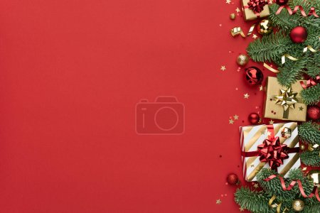 Téléchargez les photos : Décoration de Noël ou Nouvel An Bordure sur un fond Rad - en image libre de droit