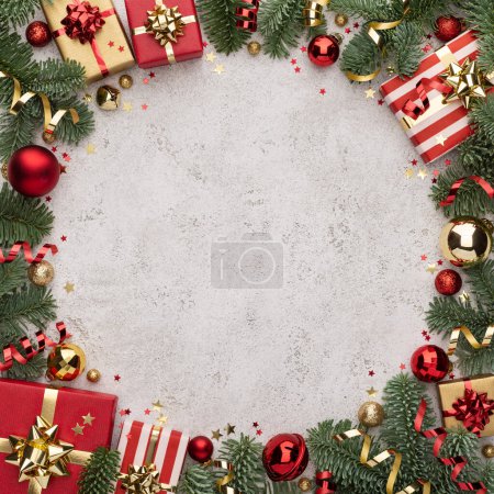 Téléchargez les photos : Cadre d'ornement de Noël sur fond blanc - en image libre de droit