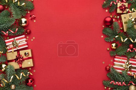Téléchargez les photos : Fond de Noël rouge avec double bordure latérale - en image libre de droit