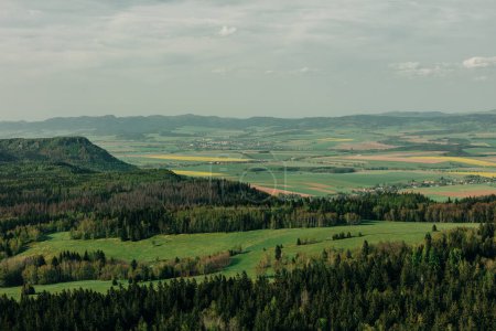 Téléchargez les photos : Paysage de la République tchèque du Nord et de la Pologne Frontière des montagnes du Sud - en image libre de droit