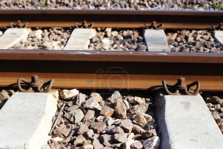 Foto de Vista lateral de una línea ferroviaria - Imagen libre de derechos