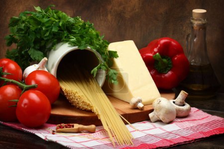 Foto de Ingredientes para cocinar pasta italiana - Imagen libre de derechos