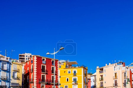 beau paysage urbain coloré de la ville de Villajoyosa en Espagne