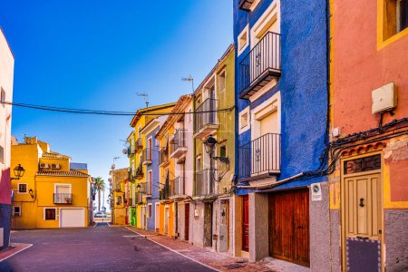 schöne bunte Stadtlandschaft von der Stadt Villajoyosa in Spanien