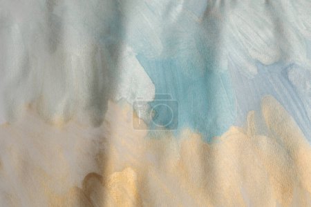 Téléchargez les photos : Doux papier aquarelle humide texture mur de peinture. Abstrait or, nacre et marbre beige copie fond de l'espace. - en image libre de droit