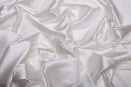 Foto de Tela de seda de nácar beige blanco. Textura abstracta horizontal copia espacio fondo. - Imagen libre de derechos
