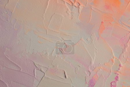 Foto de Arte moderno óleo y acrílico mancha blot pared de pintura de lienzo. Textura de grano abstracto pastel rosa, color beige mancha pincelada textura fondo. - Imagen libre de derechos