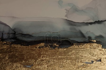 Foto de Arte Abstracto acuarela mármol humo borrón pintura. Color beige y dorado Textura lienzo fondo horizontal. Tinta de alcohol. - Imagen libre de derechos