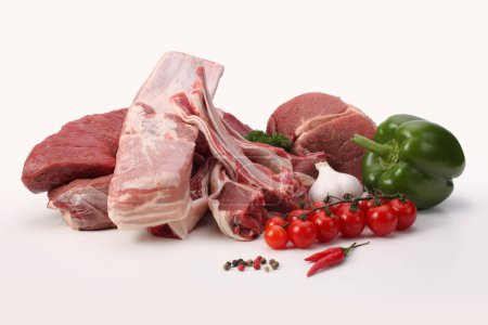 Téléchargez les photos : Raw lamb, beef and pork meat on light background - en image libre de droit