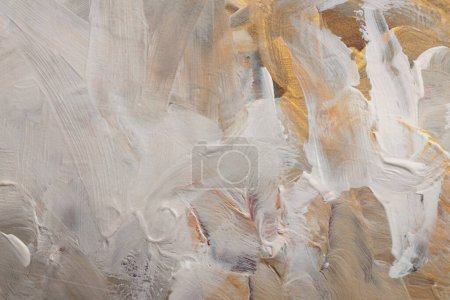 Téléchargez les photos : Art moderne huile et acrylique frottis buvard toile mur de peinture. Texture abstraite or, blanc, beige couleur tache brushstroke texture fond. - en image libre de droit