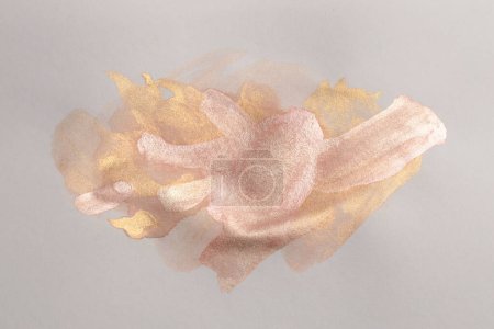 Téléchargez les photos : Aquarelle papier texture buvard peinture. abstrait nacre argent, or, beige marbre copie espace fond. - en image libre de droit