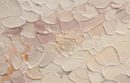 Téléchargez les photos : Art acrylique frottis tache brushstroke mur de peinture. Abstrait relief texture beige rose neutre couleur tache horizontale copie espace toile fond. - en image libre de droit