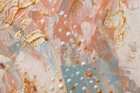 Foto de Arte Óleo y acrílico frotis pintura blot pared de lona. Abstracto nácar beige, rosa, oro brillo color mancha pincelada textura fondo. - Imagen libre de derechos